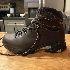 Womens Zamberlan hiking/hunting boots